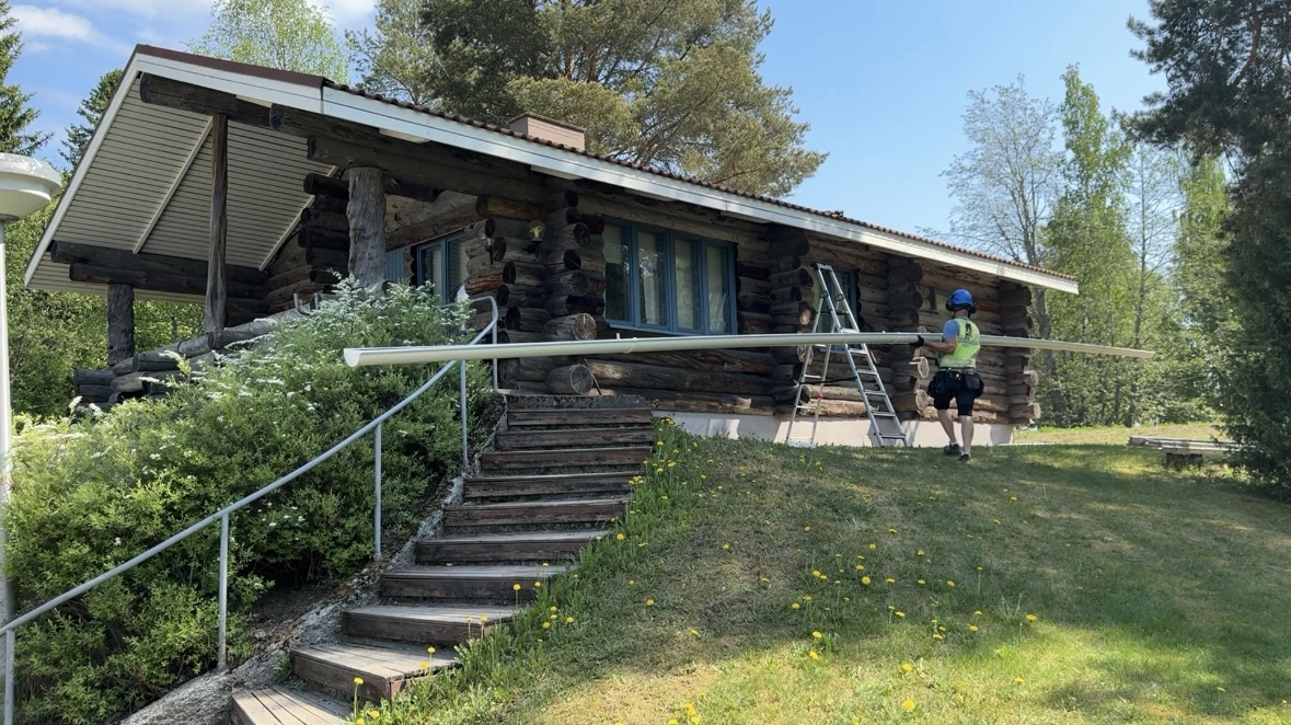 Vesikourujen ja rännien asennus omakotitaloon