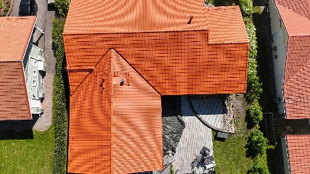 Maalattu tiilikatto ilmakuva 2