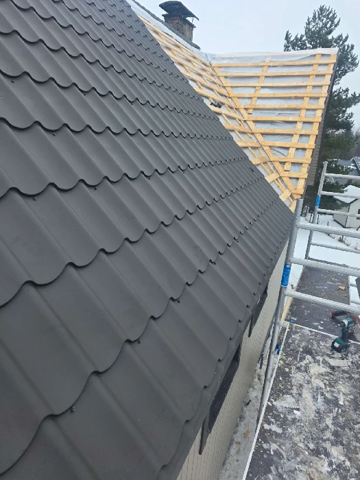 Tiilikuviopeltikaton asennus