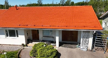 Valmis, pinnoitettu ja maalattu tiilikatto