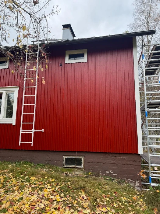 Kourucenterin rintamamiestalon maalaus käynnissä